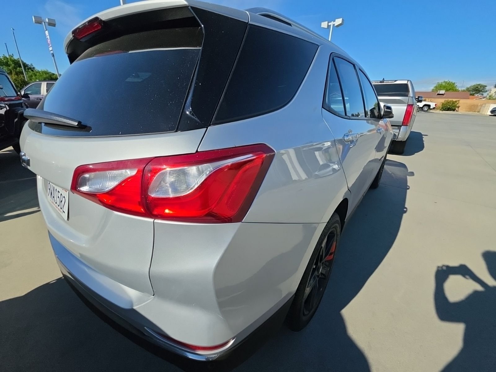 2020 Chevrolet Equinox Premier photo 2