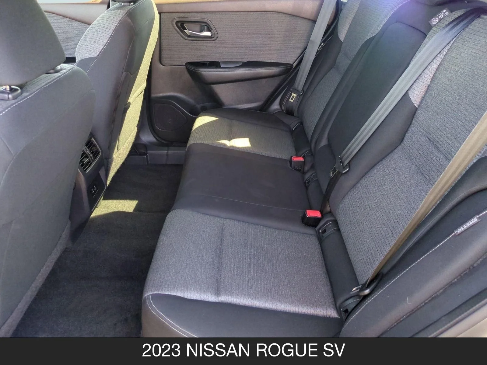 2023 Nissan Rogue SV - Photo 15