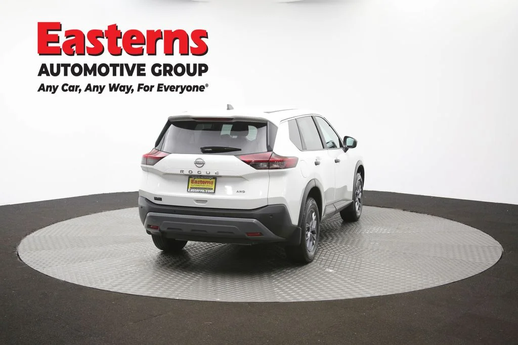 Used 2023 White Nissan S image 41