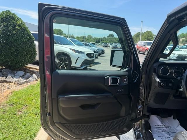 Used 2023 Gray Jeep Sahara image 27