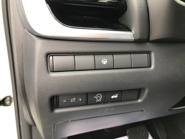 Used 2023 Pearl White Tricoat Nissan SL image 14