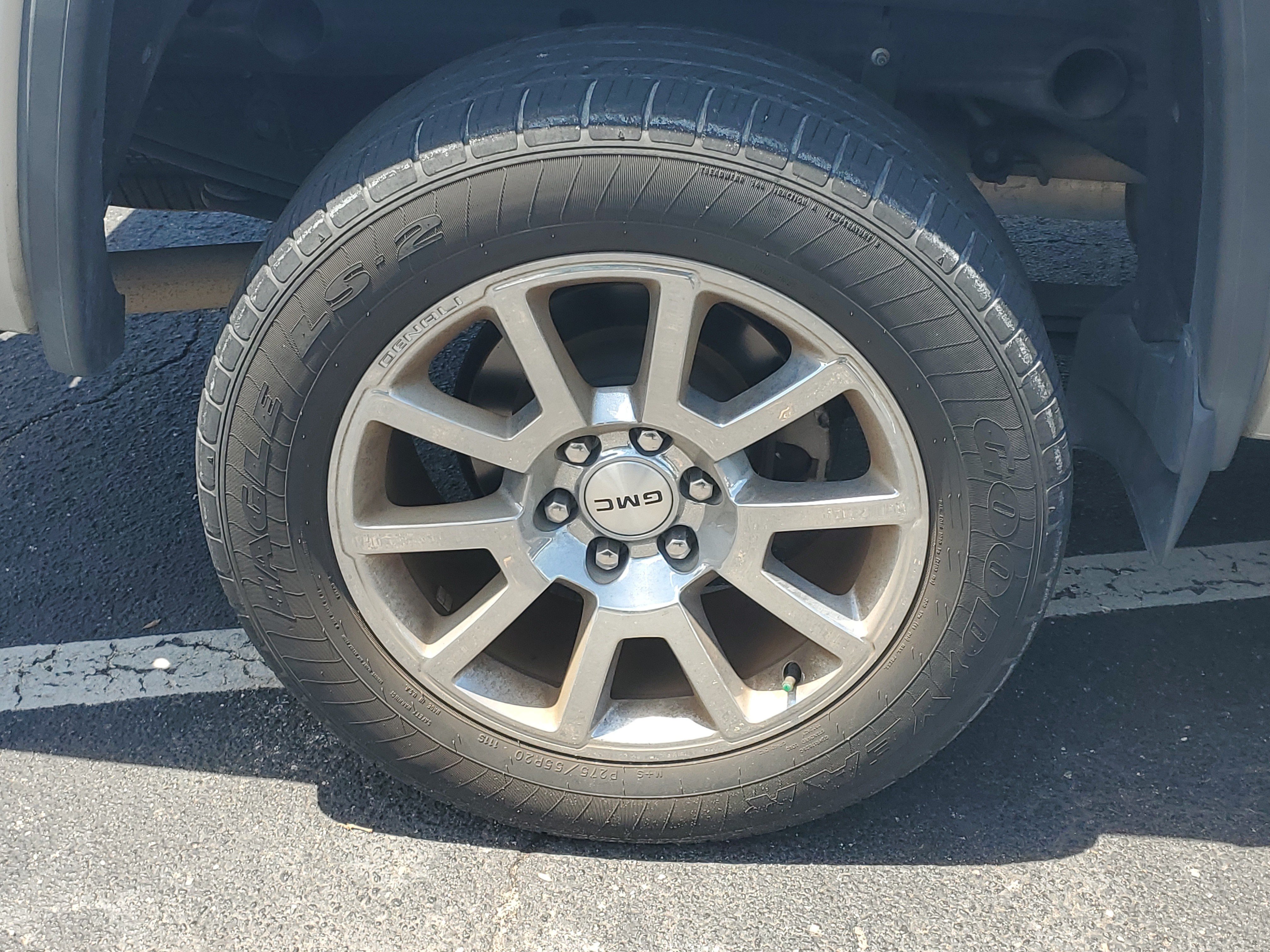 Used 2018 Quicksilver Metallic GMC Denali image 4