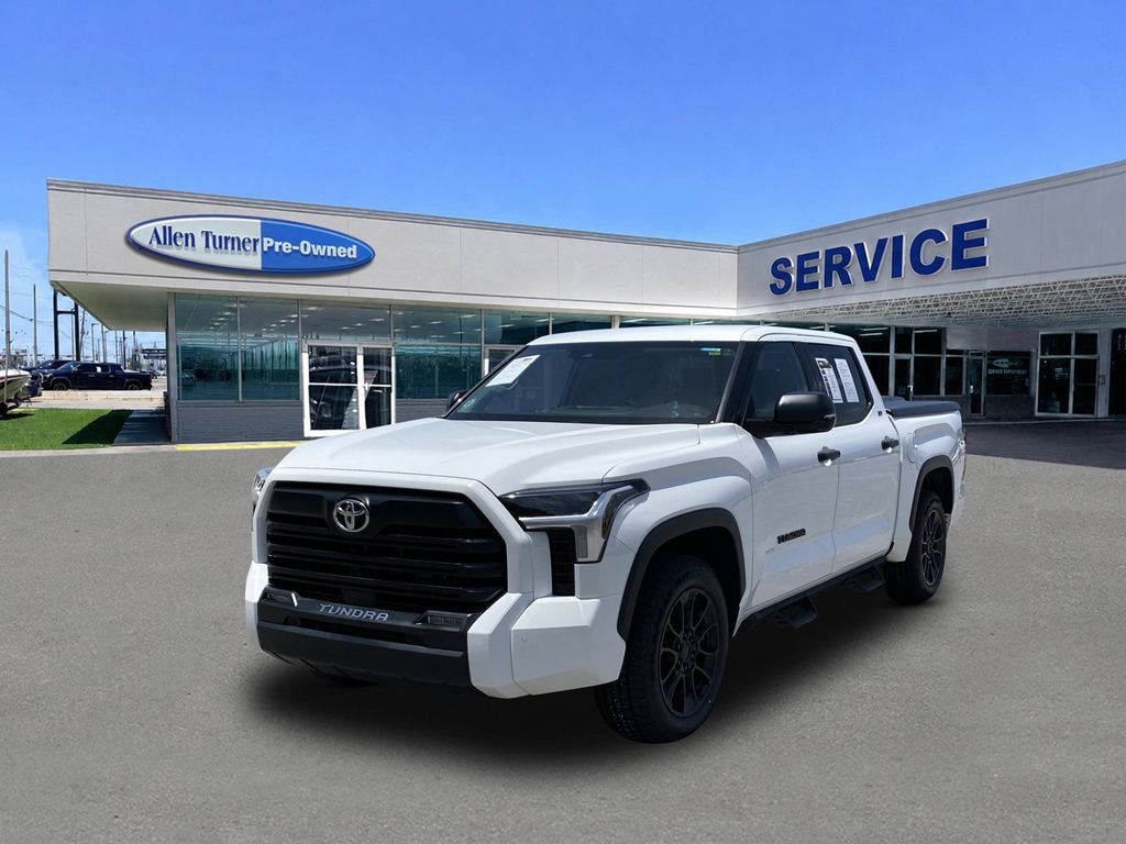 Used 2022 White Toyota SR5 image 4