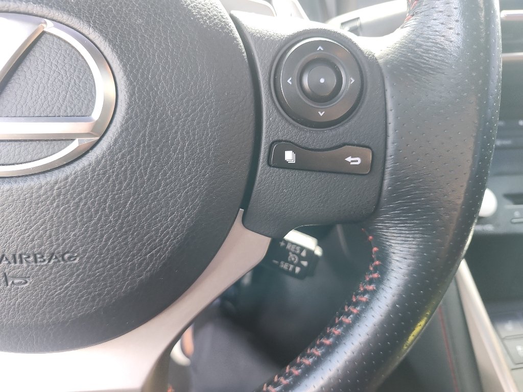 Used 2015 Starfire Pearl Lexus  image 17