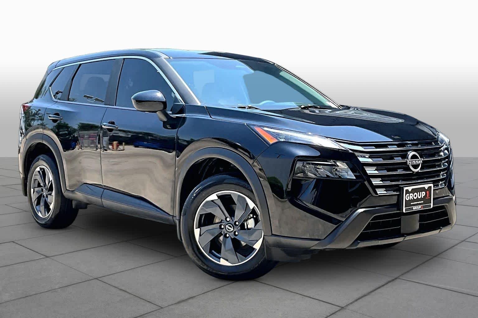 Used 2025 Super Black Nissan SV image 3