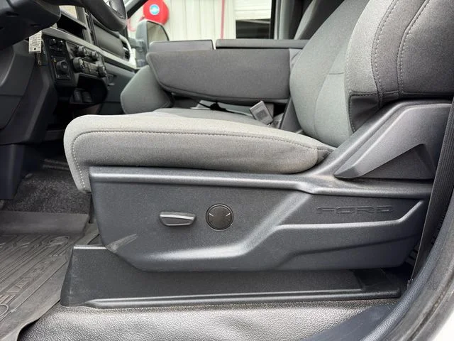 Used 2025 Oxford White Ford XLT image 23