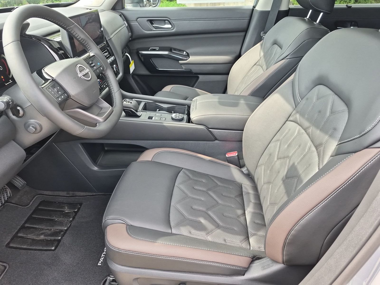 New 2026 Boulder Gray Pearl Nissan Platinum image 25
