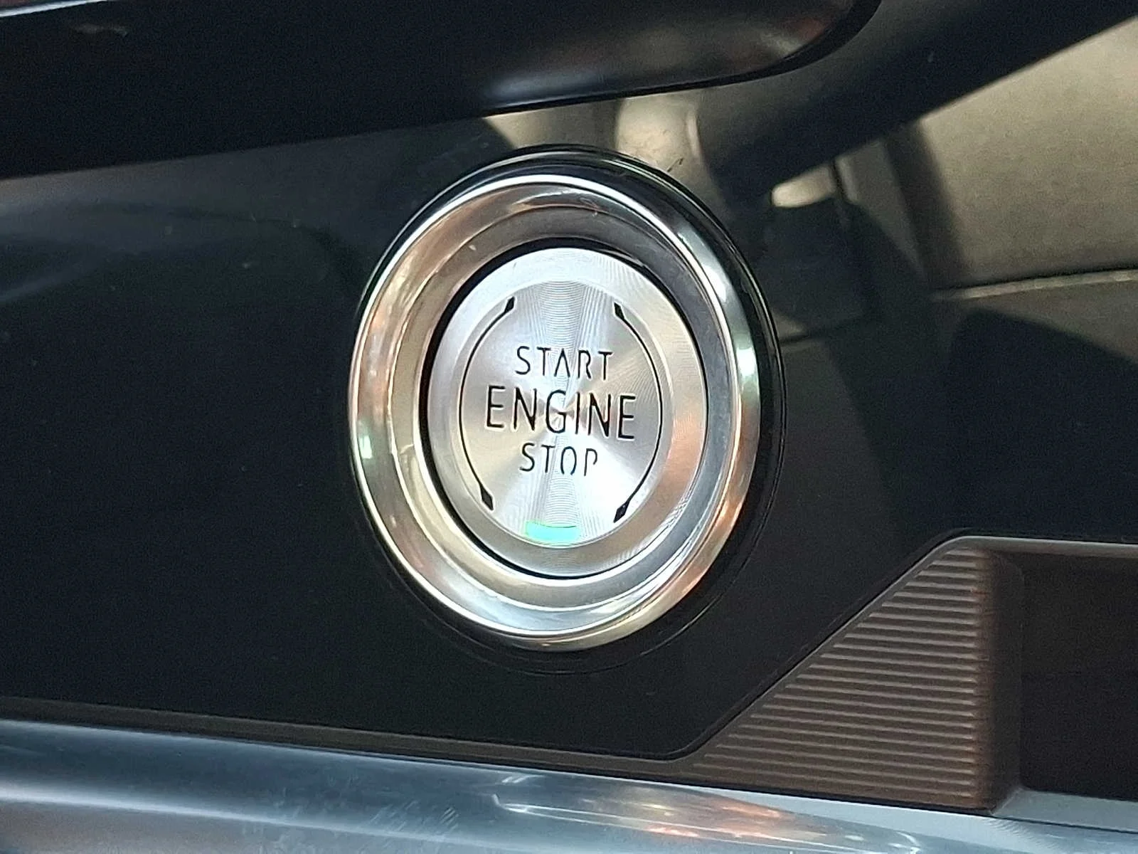 Used 2020 CERAMIC MATRIX GRAY METALLIC Chevrolet 3LT image 21