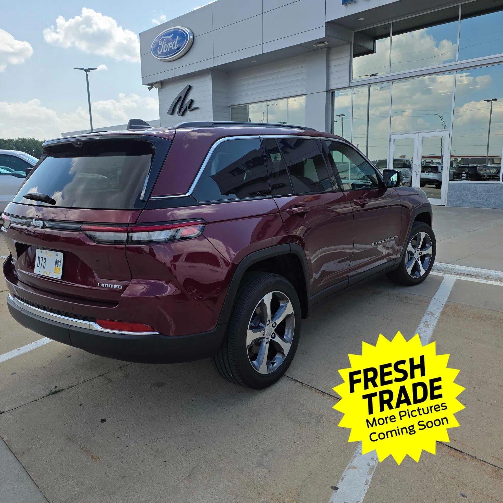 Used 2024 Velvet Red Pearlcoat Jeep Limited image 5