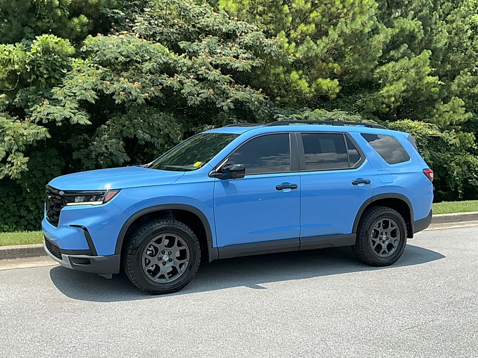 Used 2025 Blue Honda TrailSport image 4