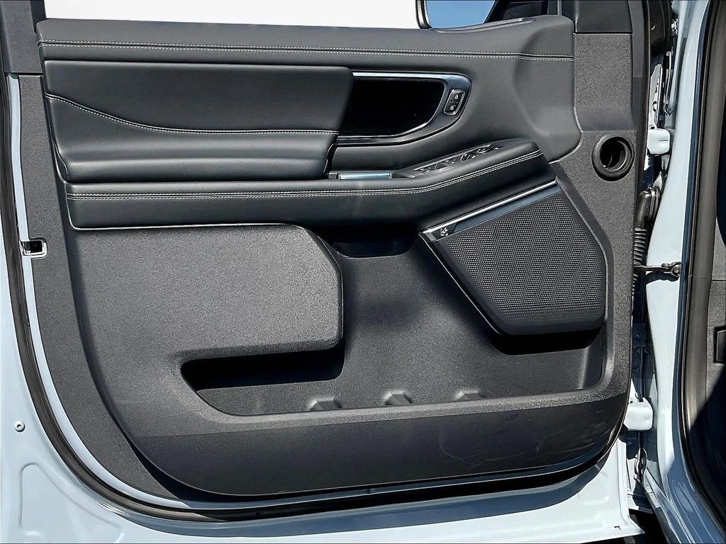 New 2027 Glacier Gray Metallic Tri-Coat Ford MAX Platinum image 30