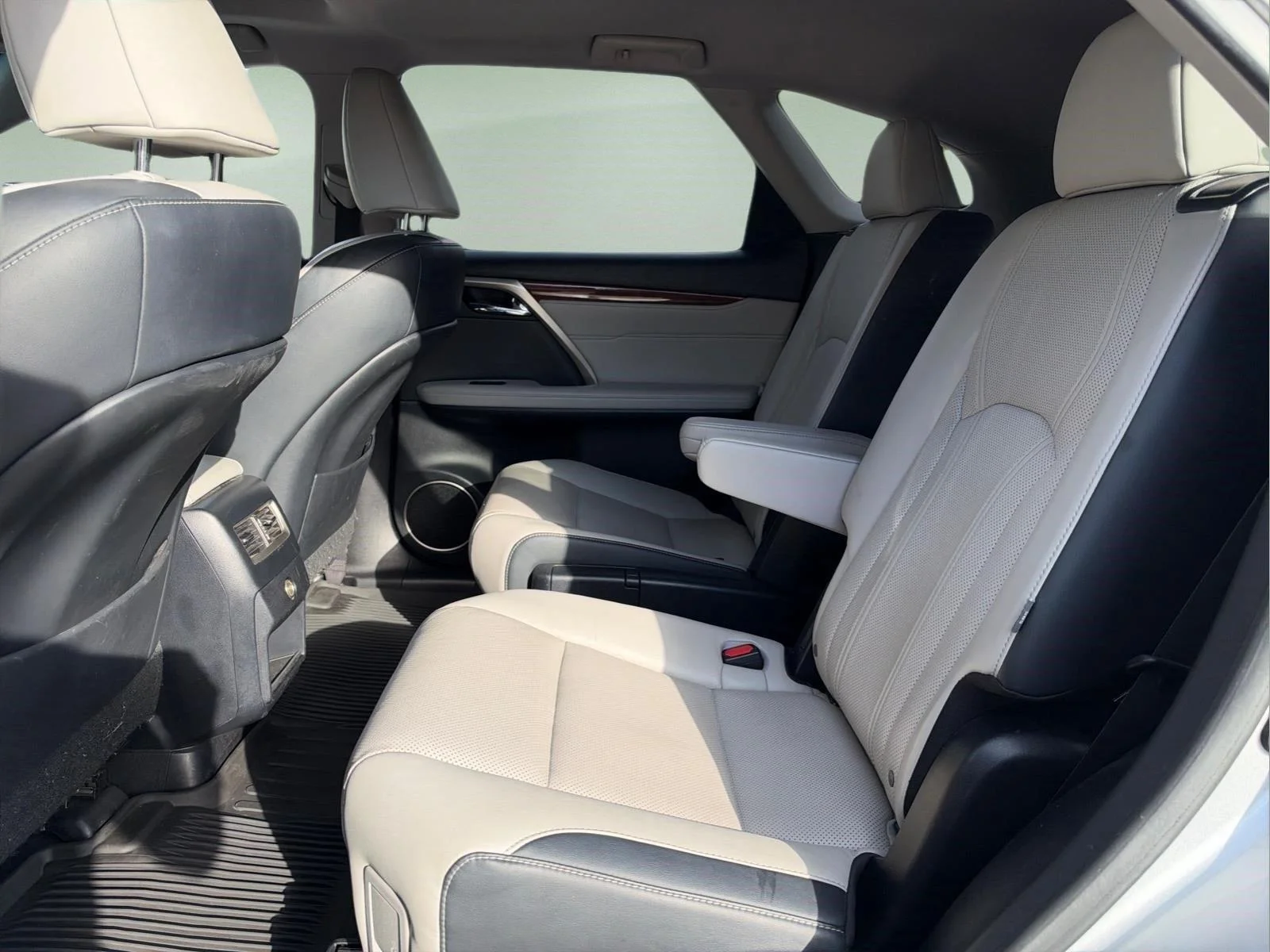 Used 2019 Silver Lining Metallic Lexus RX 350L Premium image 18
