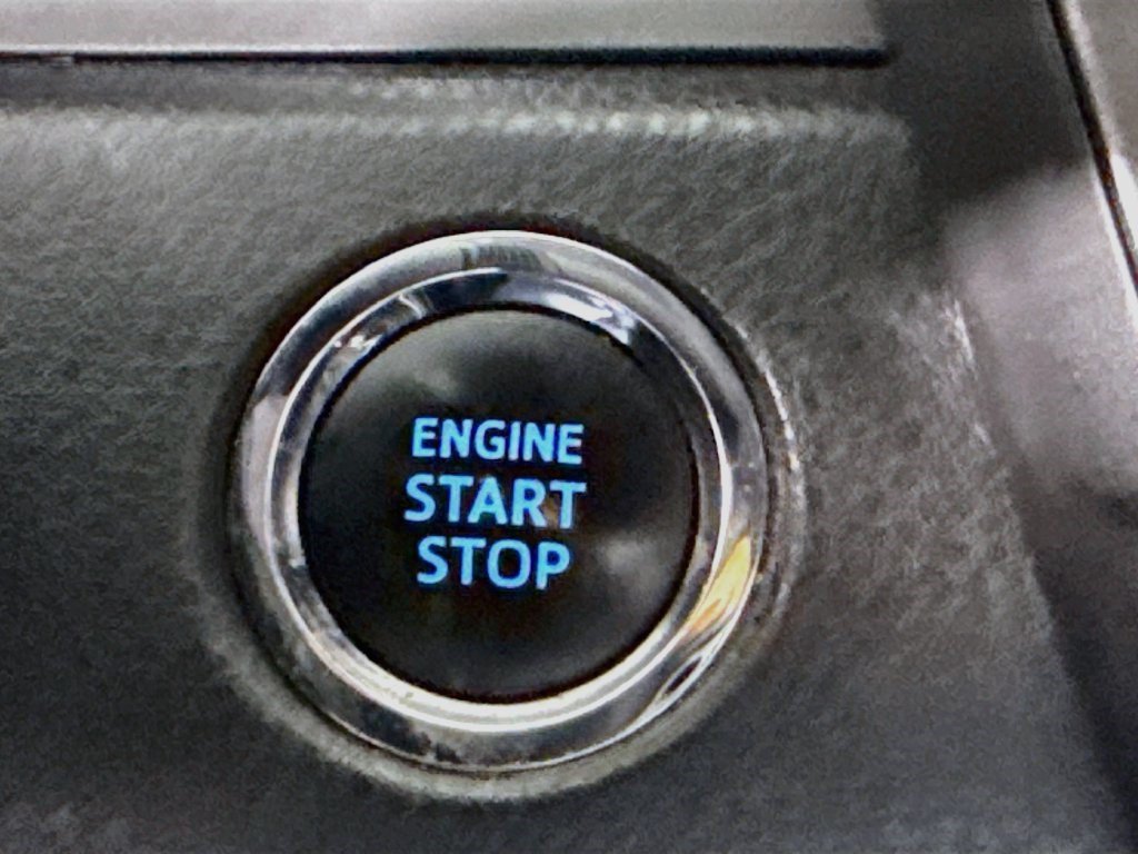 Used 2018 Wind Chill Pearl Toyota XSE V6 image 17