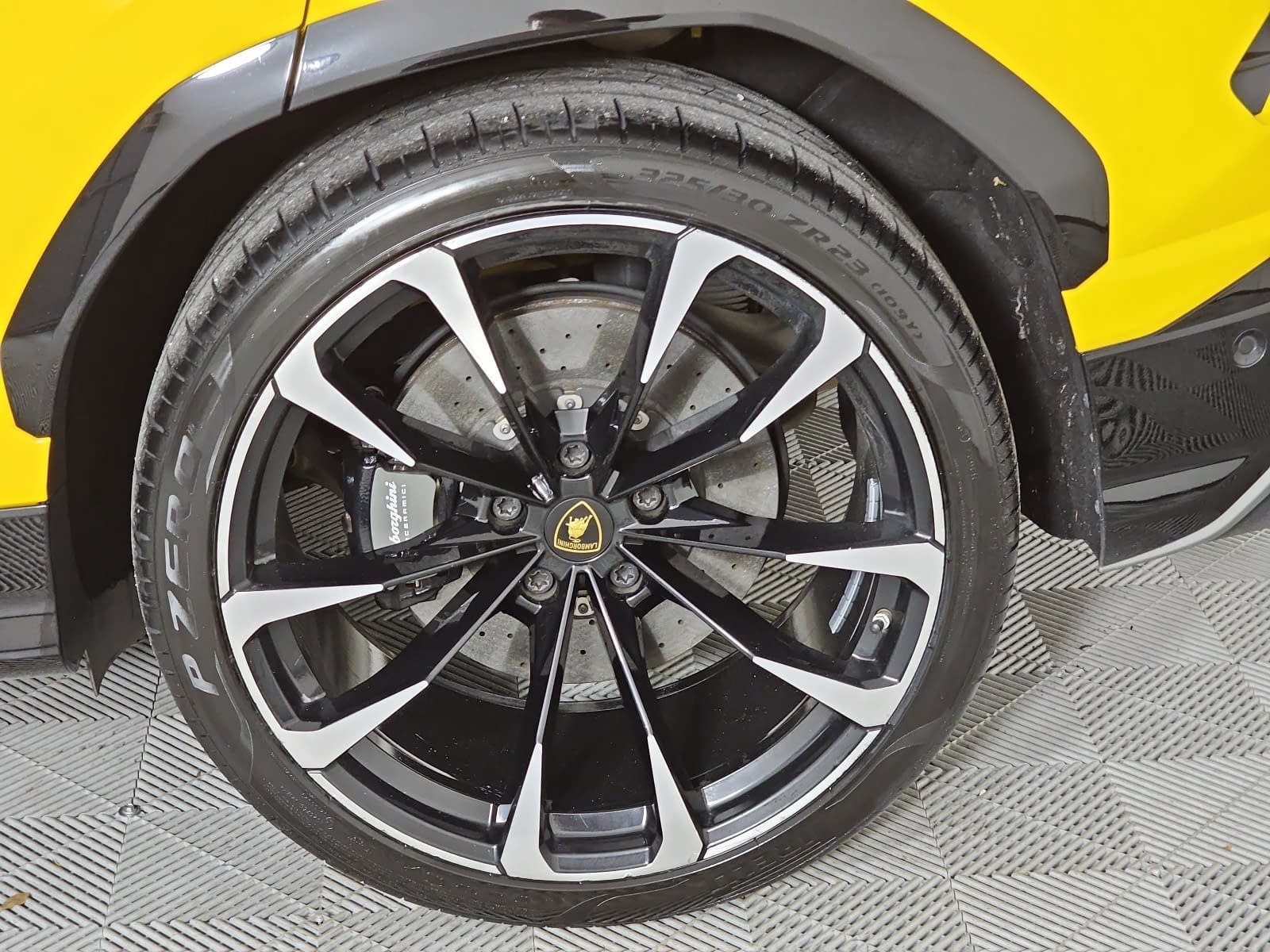 Used 2020  Lamborghini Base image 10