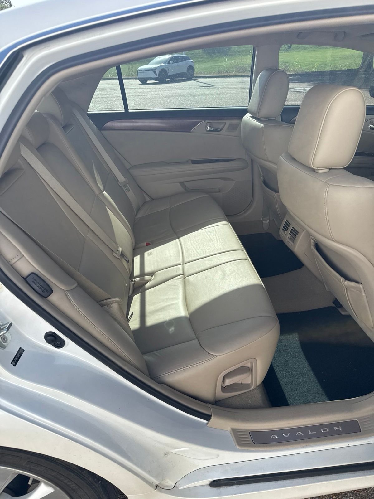 Used 2011 White Toyota Base image 10