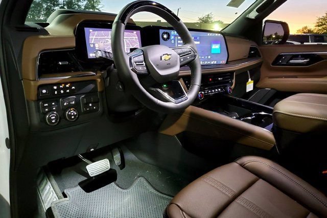 New 2026 Polar White Tricoat Chevrolet High Country image 7