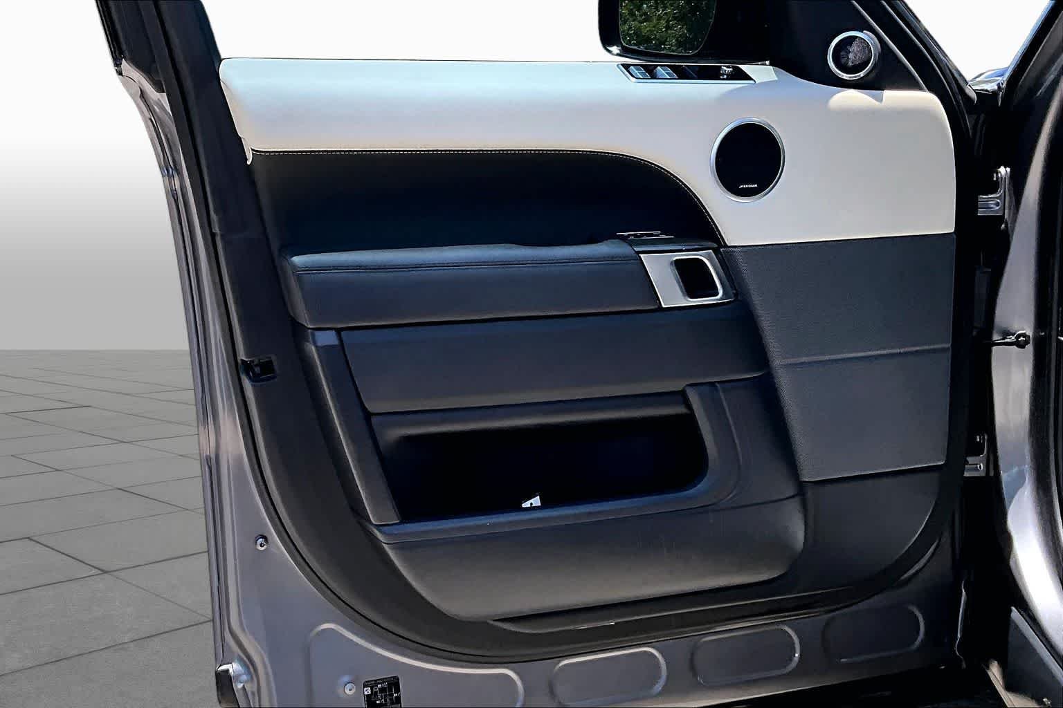 Used 2022 Ethereal Frost Silver Land Rover HSE Silver Edition image 26