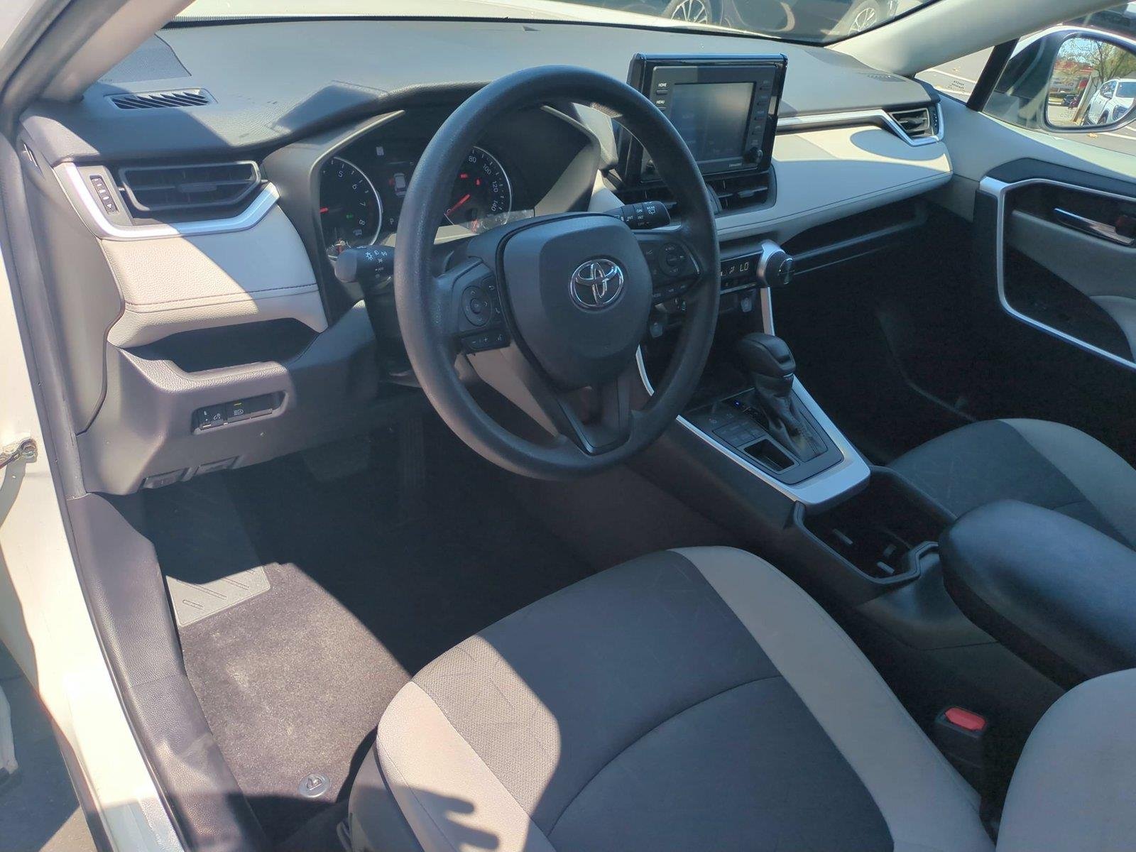 Used 2022 White TOYOTA  image 19