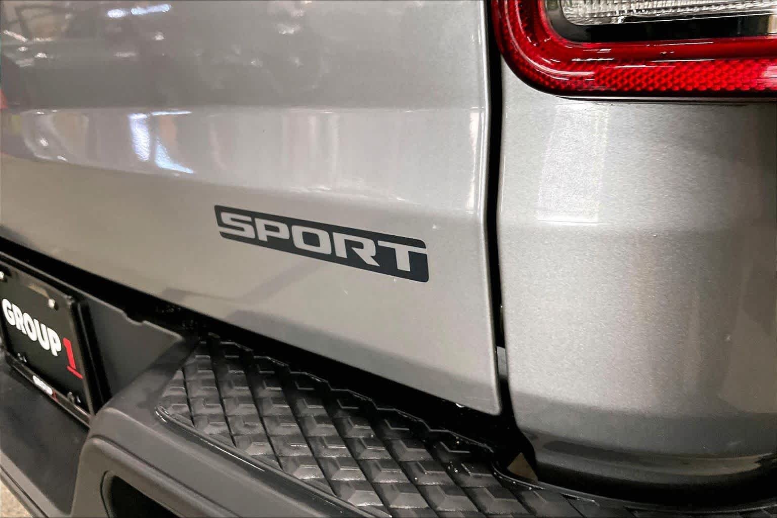 Used 2020 Billet Silver Metallic Clearcoat Jeep Sport S image 10