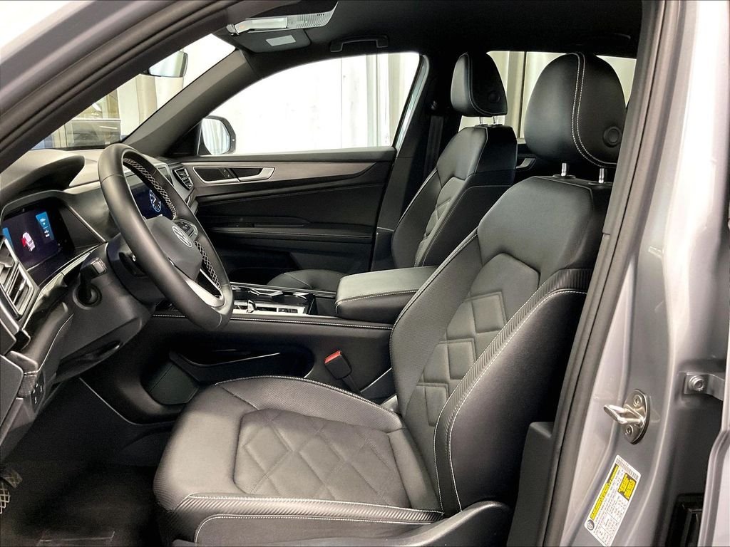 Used 2026 Silver Volkswagen 2.0T SE w/Technology image 10