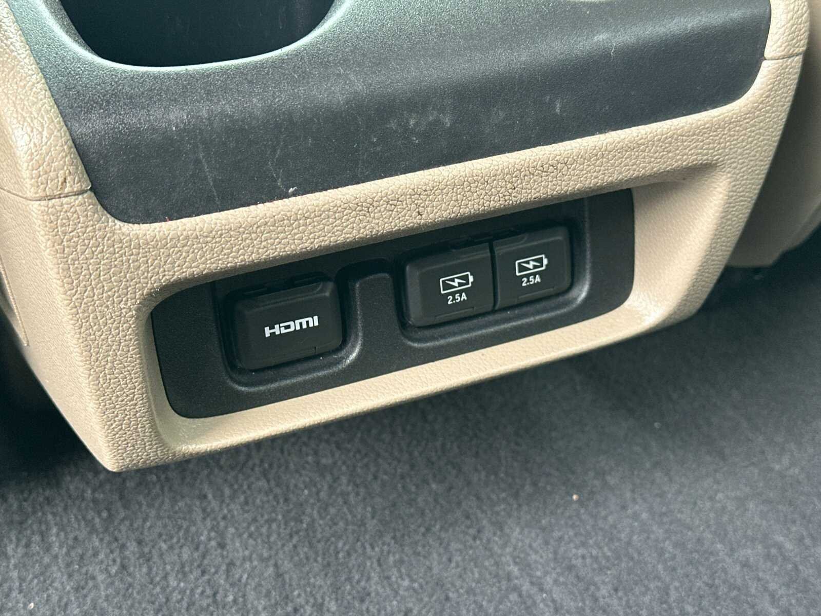 Used 2018 White Diamond Pearl Honda Elite 4D Passenger Van image 15