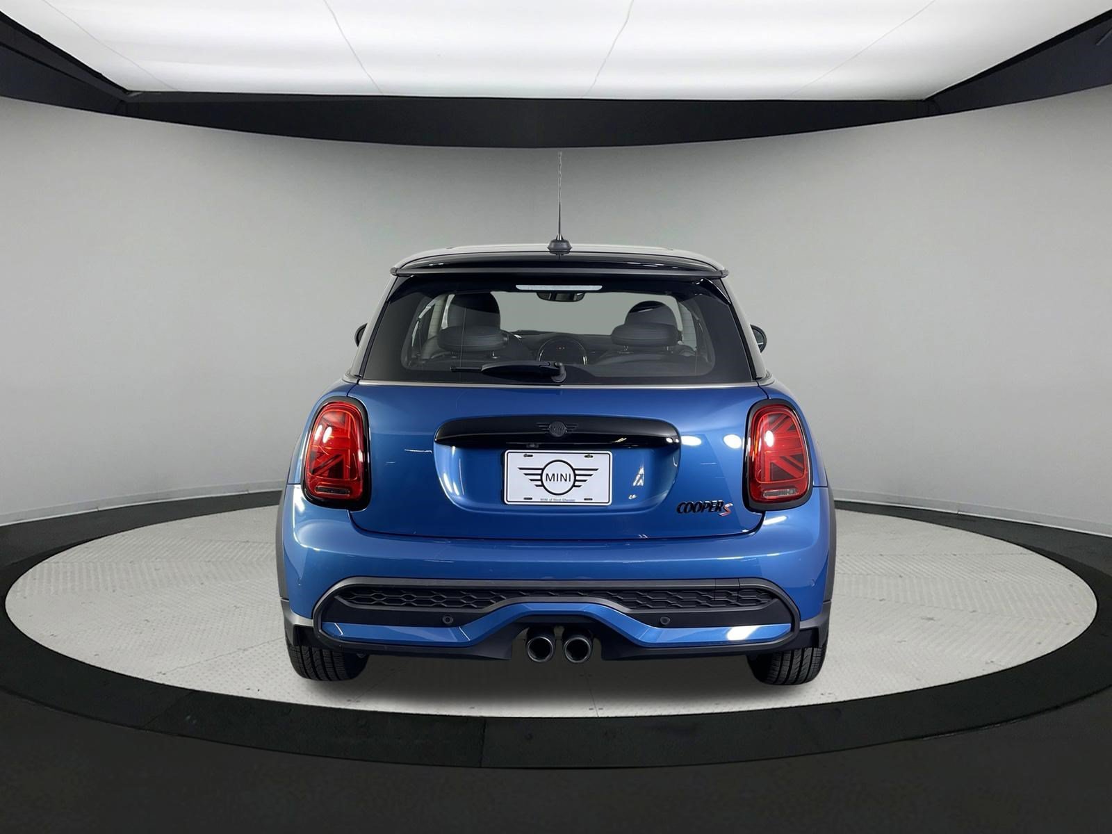 Certified Used 2024 ISLAND BLUE METAL MINI Cooper S image 6
