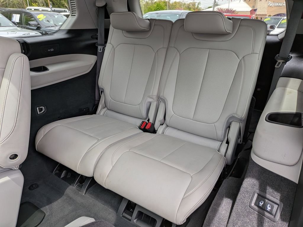 Used 2023 White Jeep Overland image 31