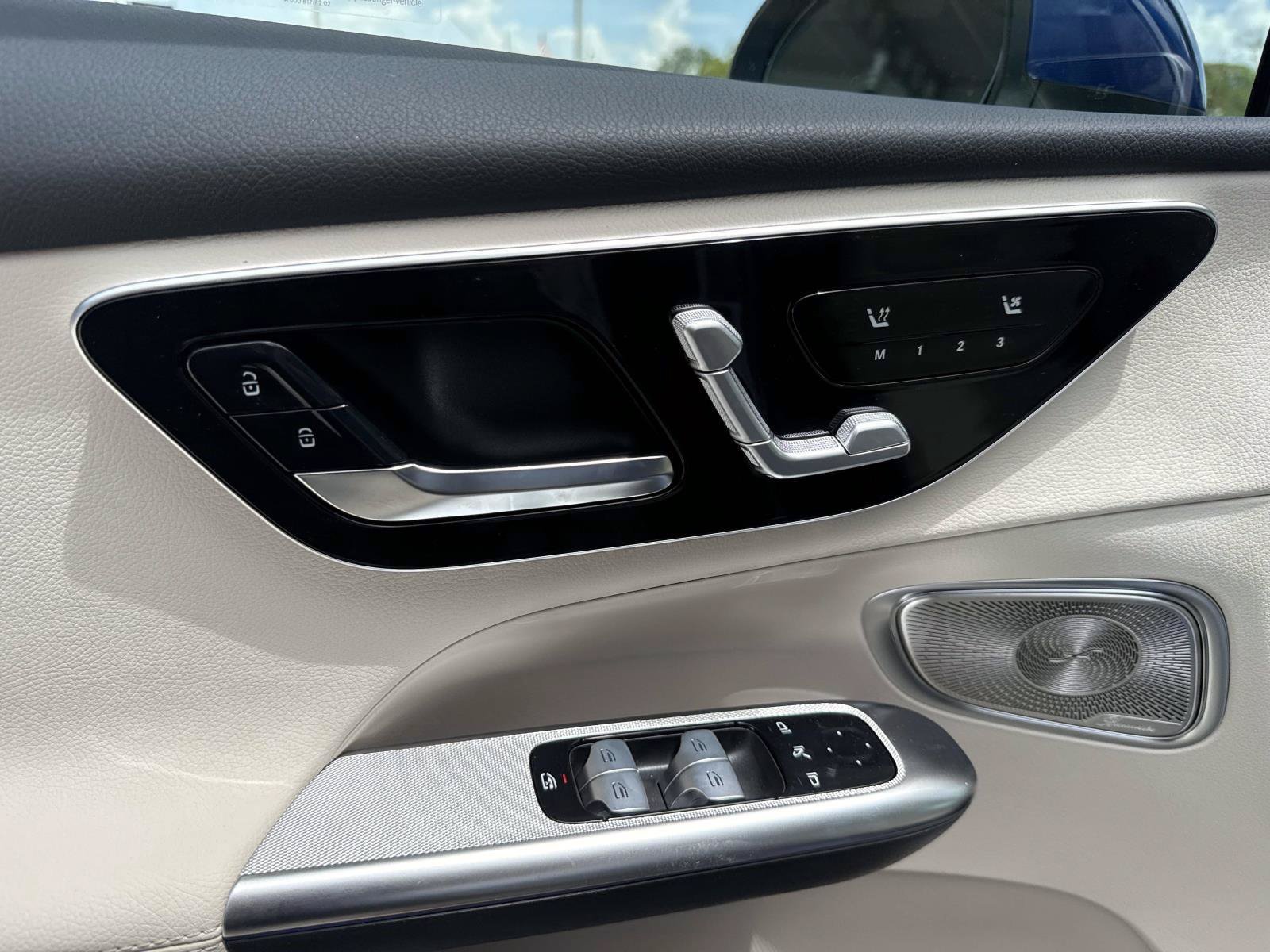 New 2027 Polar White Mercedes-Benz 300 SUV image 18