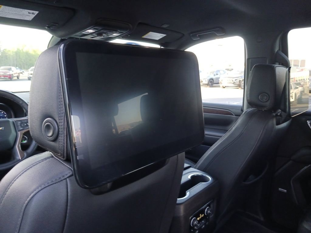 Used 2023 Iridescent Pearl Tricoat Chevrolet High Country image 24