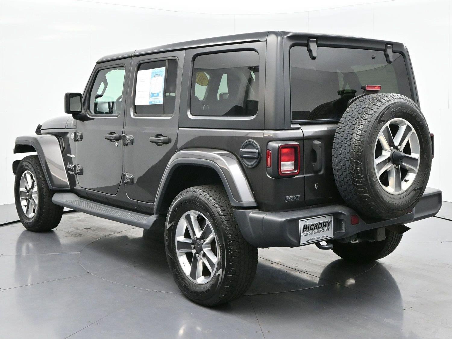 Used 2018 Granite Crystal Metallic Clearcoat Jeep Sahara image 5