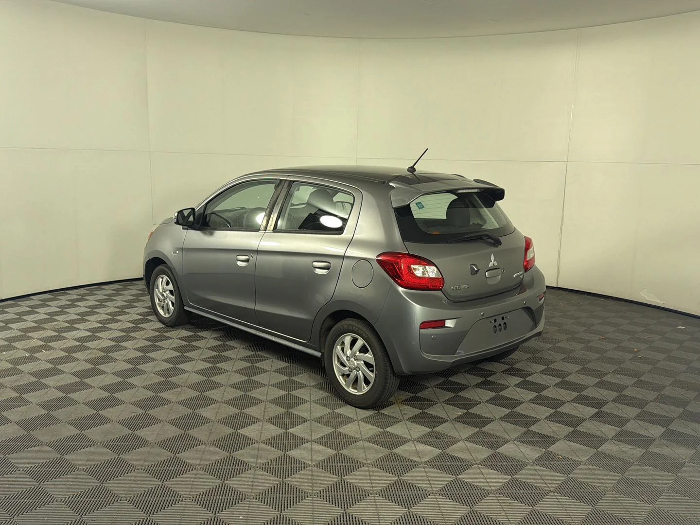 Used 2019 Mercury Gray Metallic Mitsubishi SE image 4