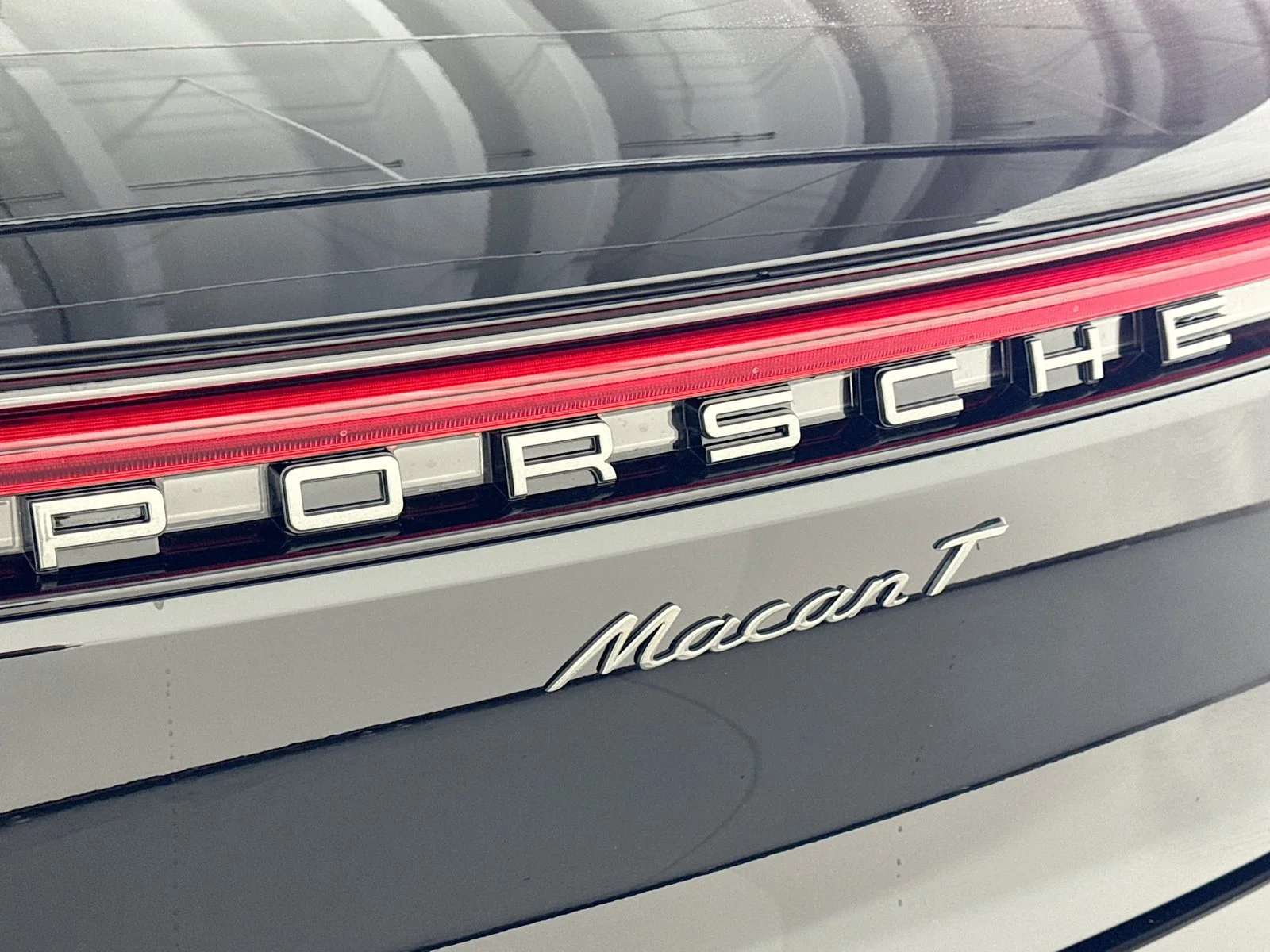2026 Porsche Macan T - Photo 25