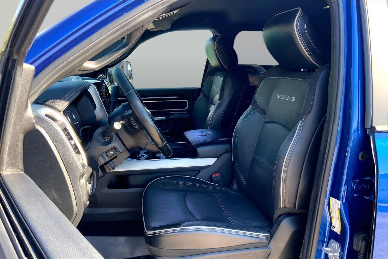Used 2019 Blue Streak Pearlcoat Ram Laramie image 8
