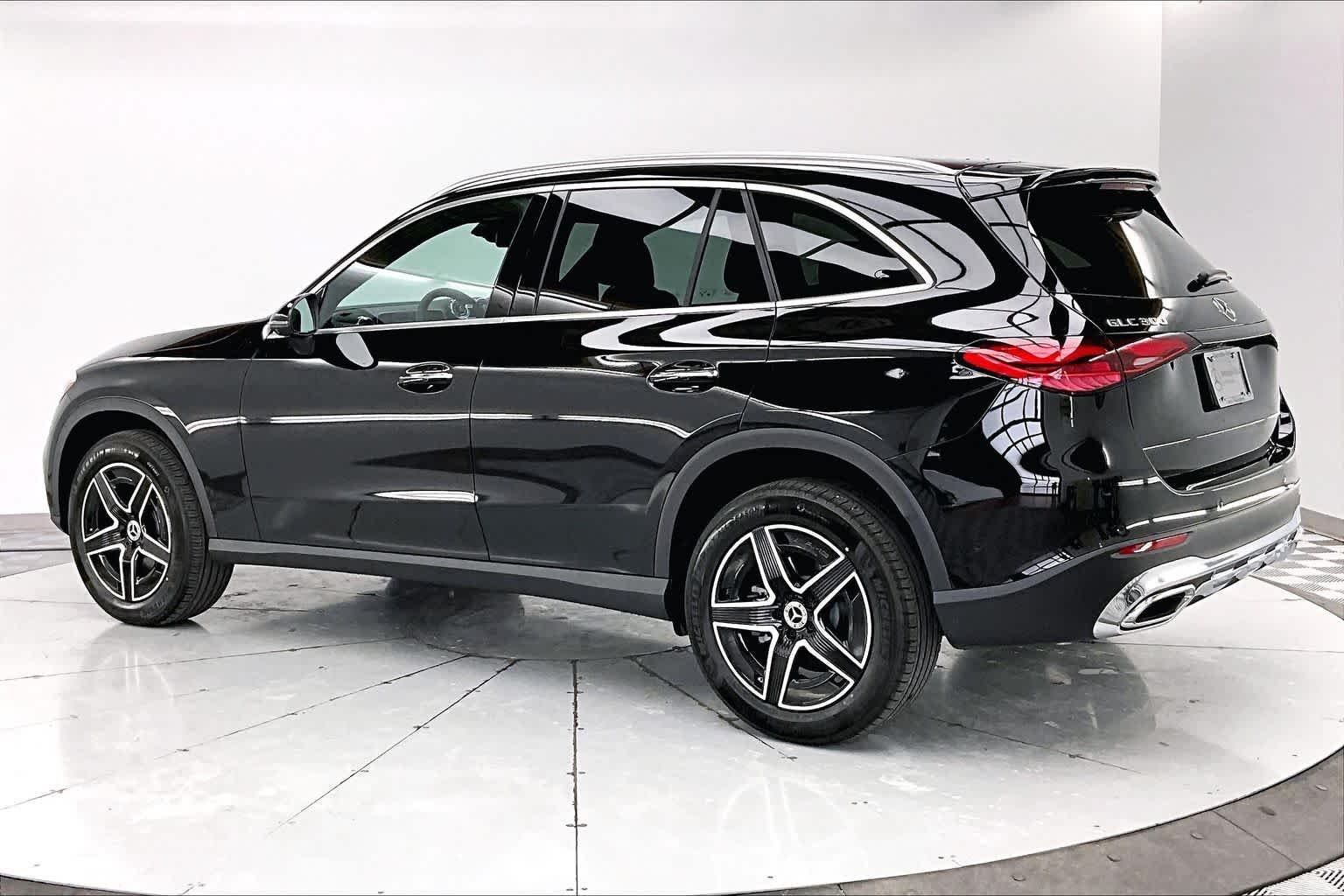 New 2026 Obsidian Black Metallic Mercedes-Benz GLC 300 image 4