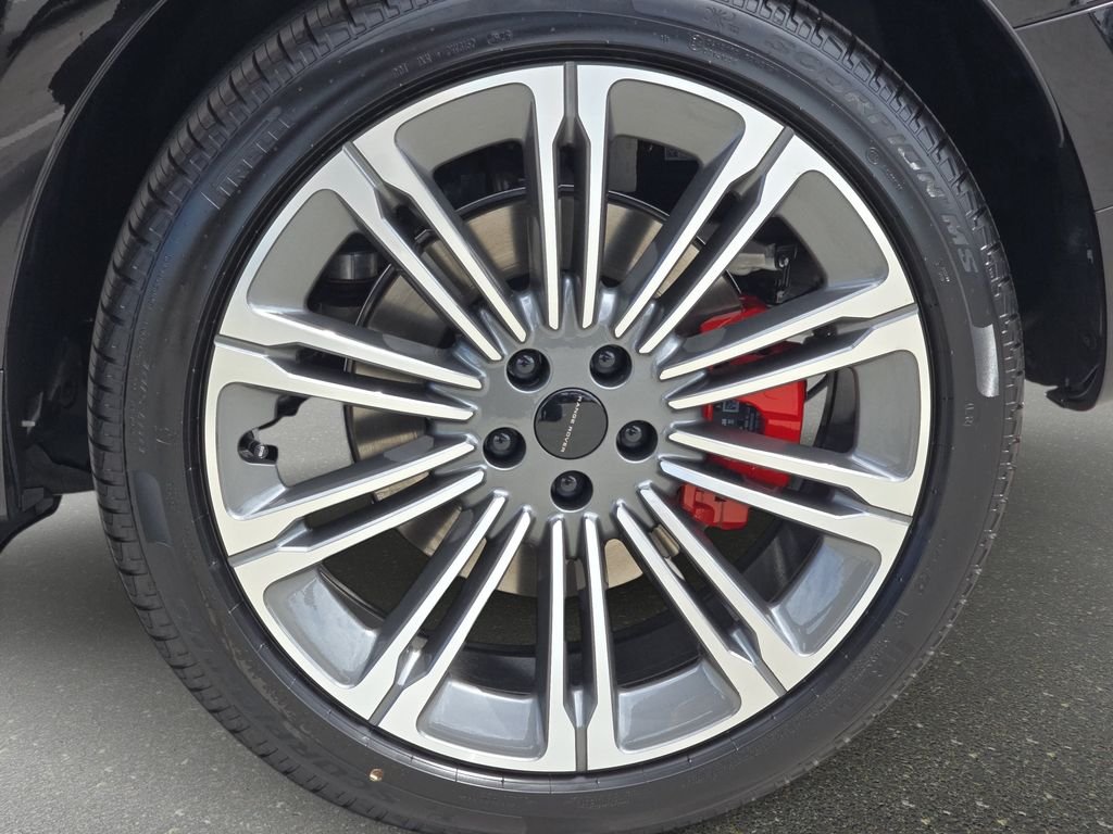 New 2026 Obsidian Black in Gloss Finish Land Rover Autobiography image 36