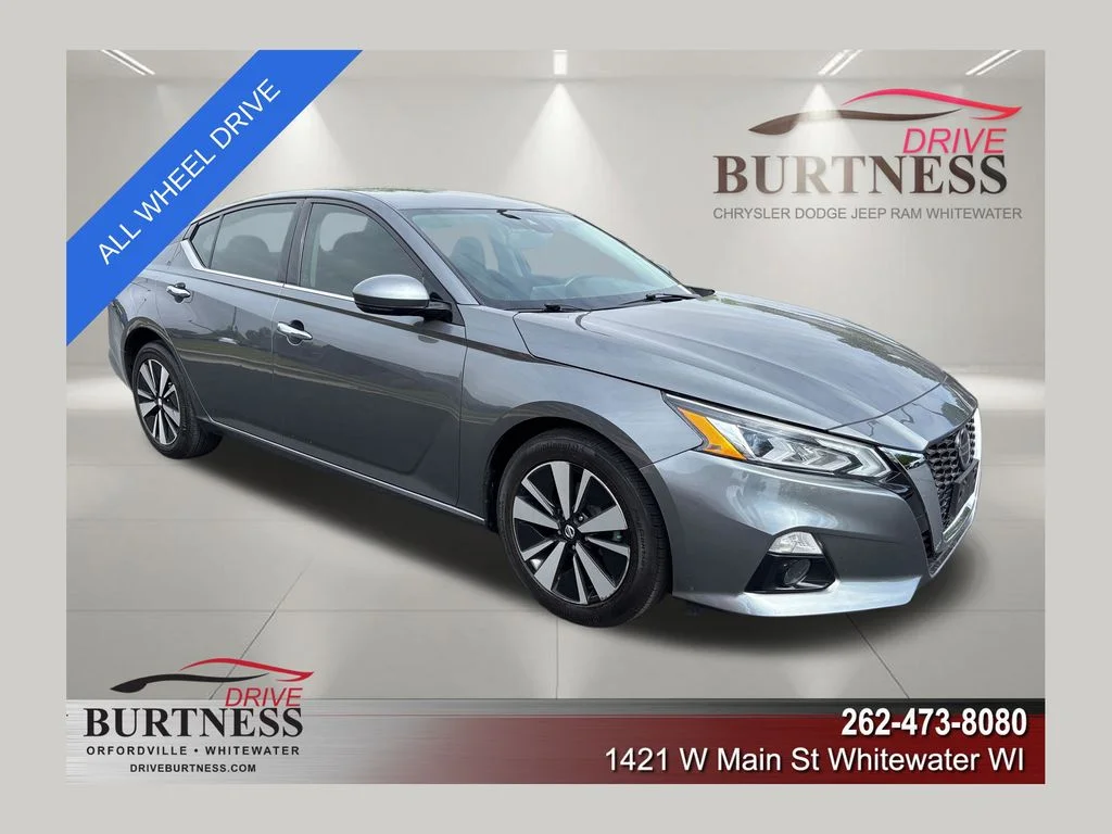 Used 2020 Gray Nissan 2.5 SV image 1