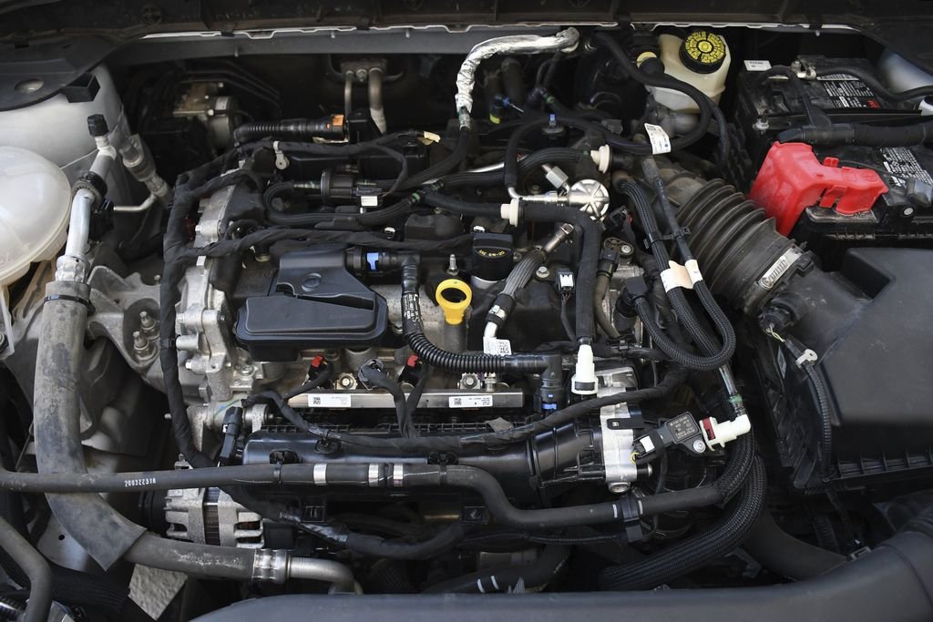Used 2022 White Ford SE image 31