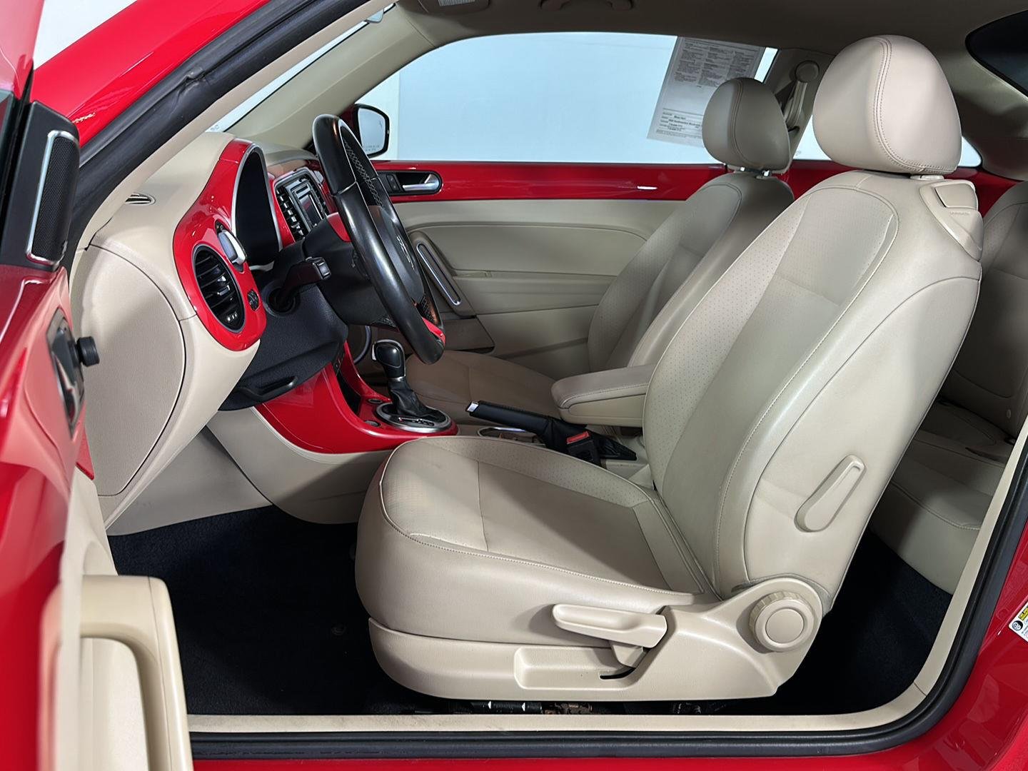 Used 2019 Tornado Red Volkswagen SE image 10