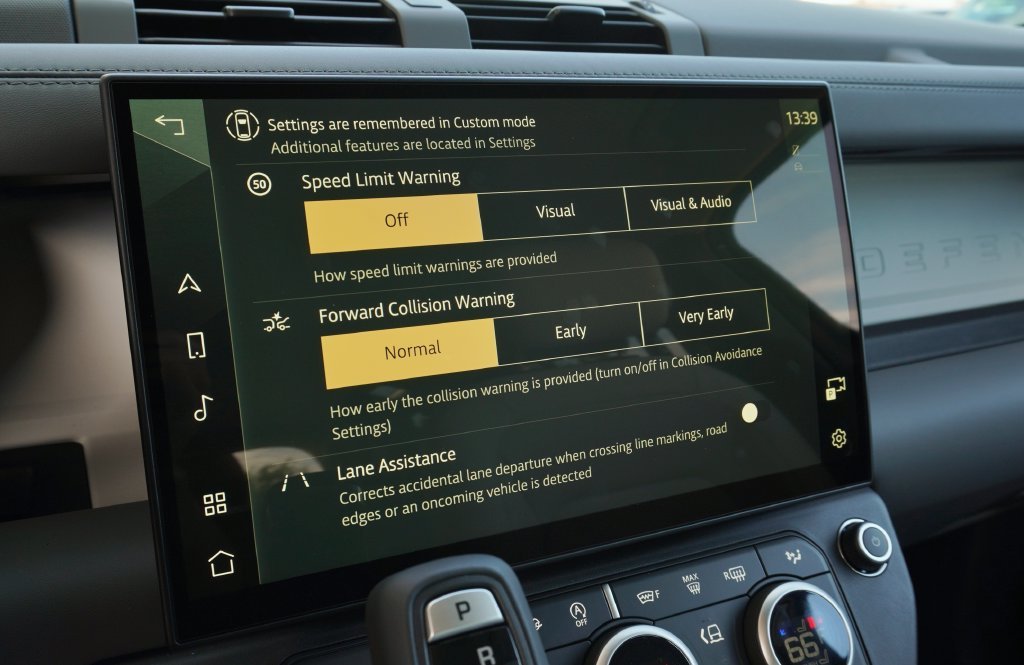 New 2026 Carpathian Grey Land Rover X-Dynamic SE image 21