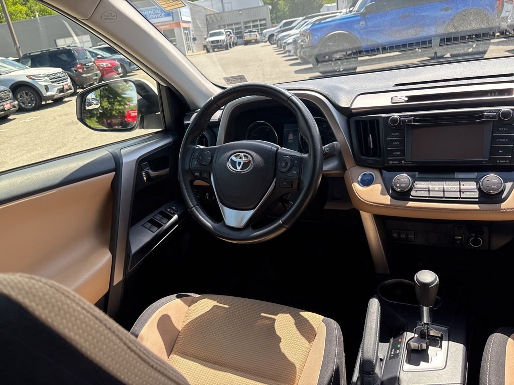 Used 2018 White Toyota XLE image 8