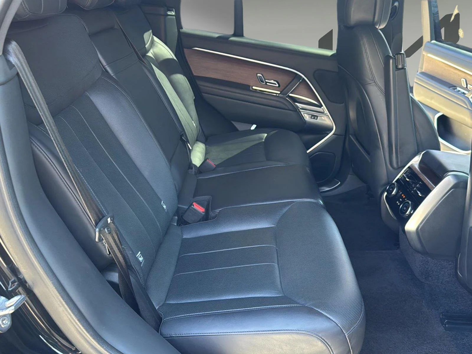 Used 2023 Santorini Black Metallic Land Rover SE image 30