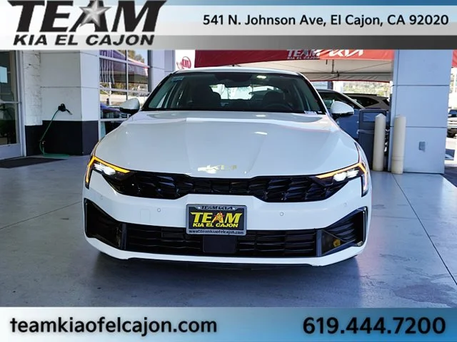 Used 2025 White Kia LXS image 4