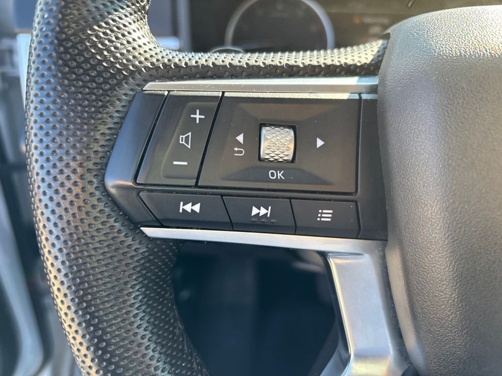 Used 2023 White Diamond Mitsubishi SE image 21