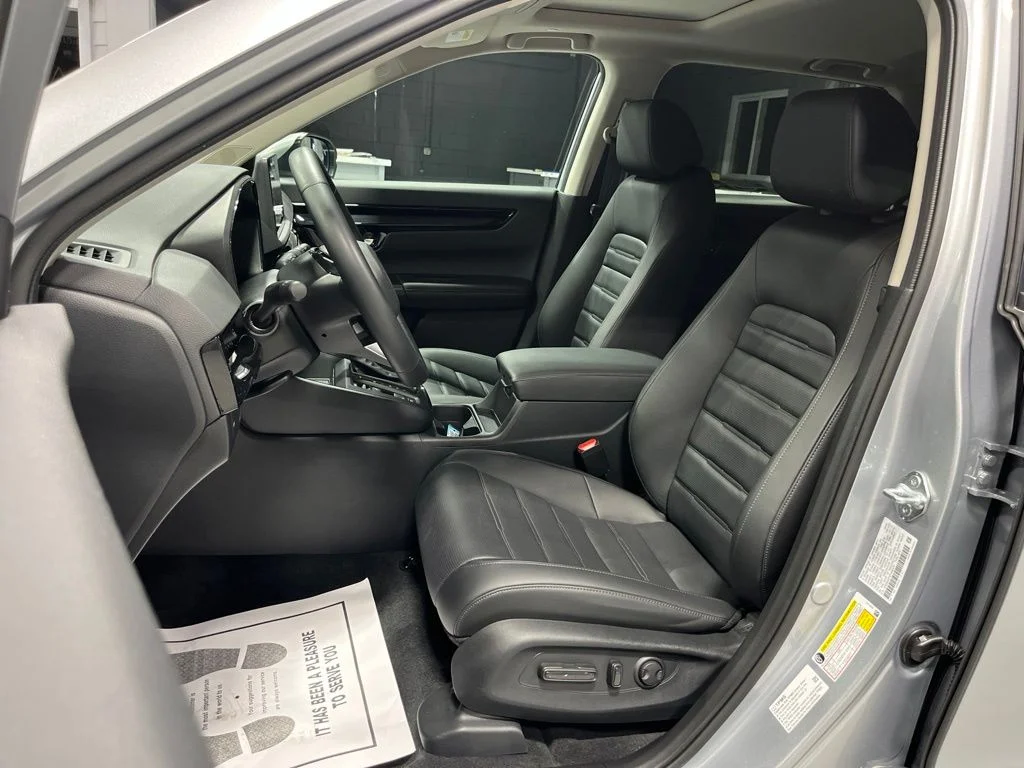 Used 2026 Solar Silver Metallic Honda EX-L image 12