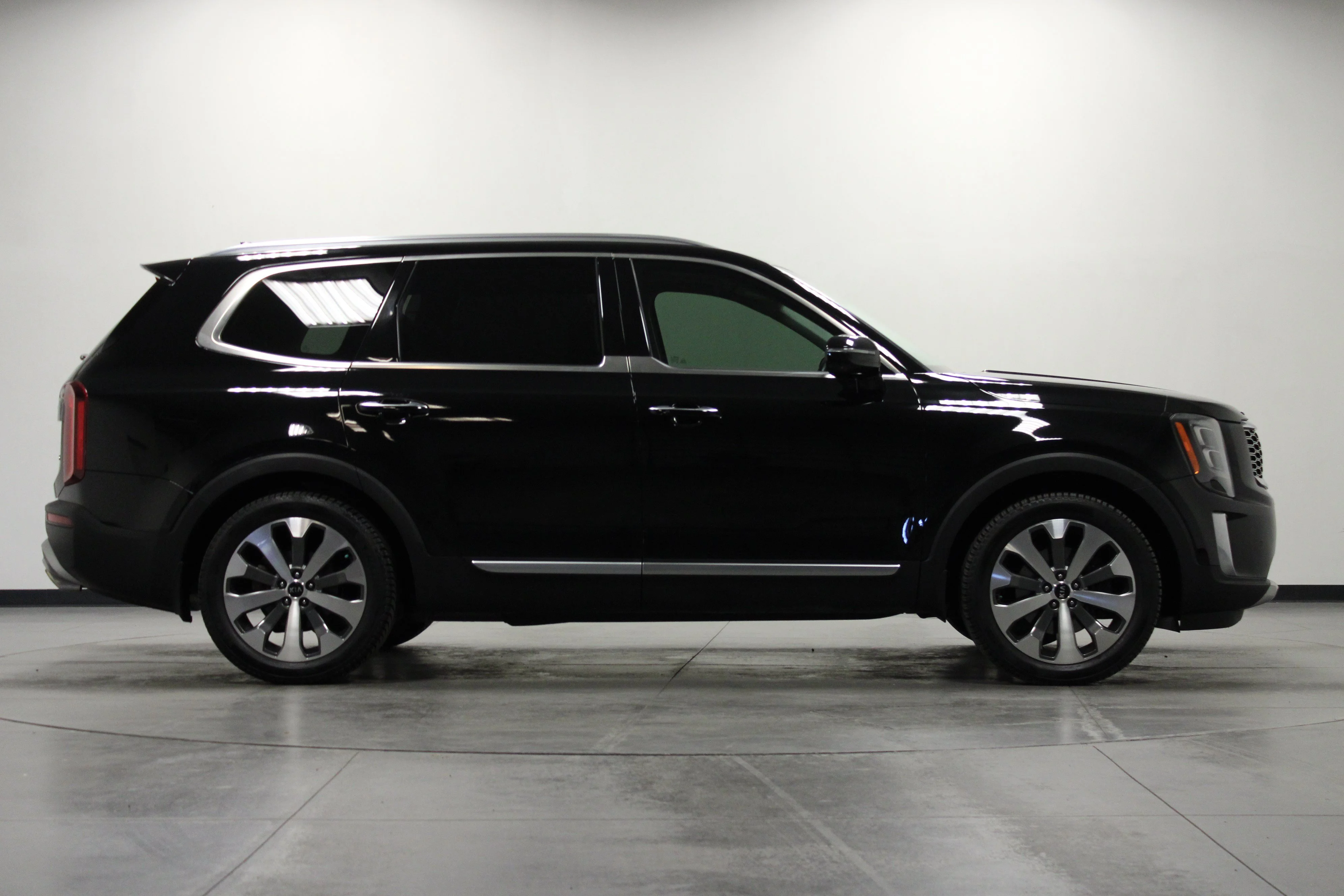 Used 2020 Ebony Black Kia SX image 3