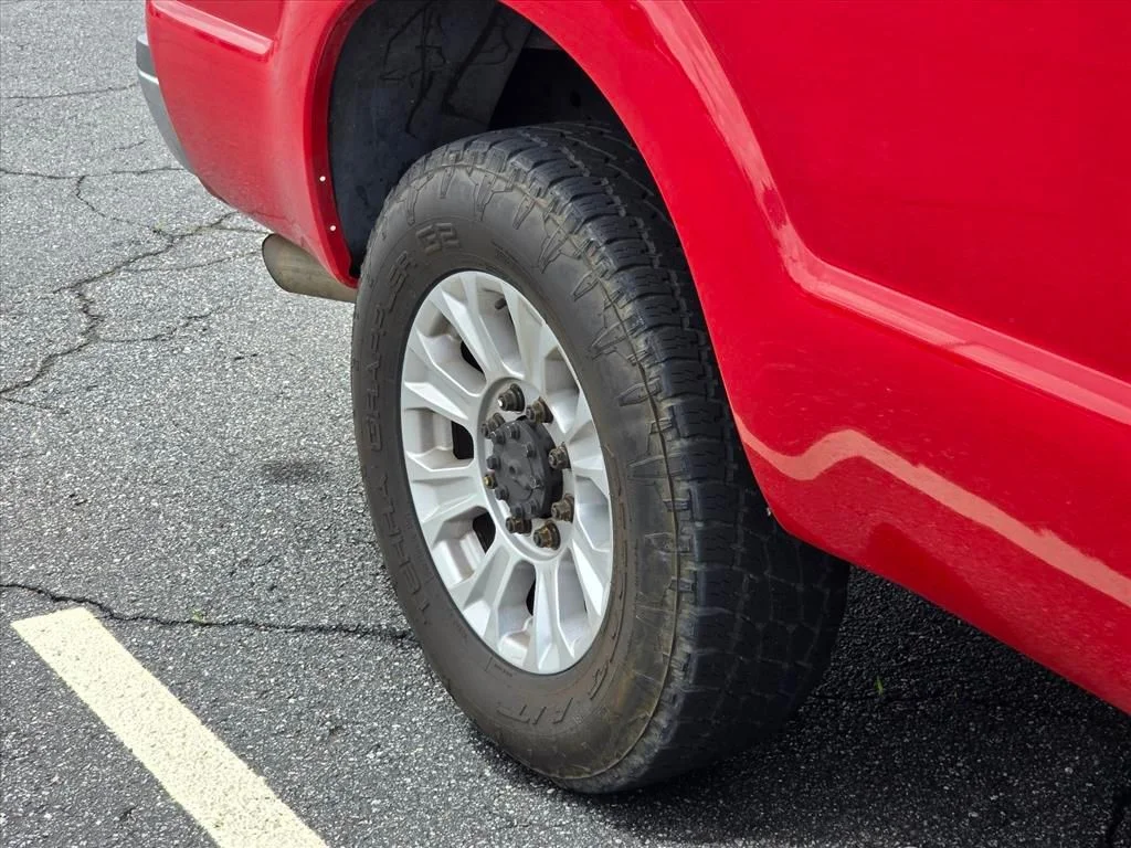 Used 2015 Red Ford XL image 18