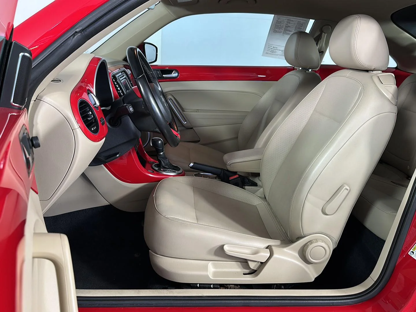 Used 2019 Tornado Red Volkswagen SE image 10