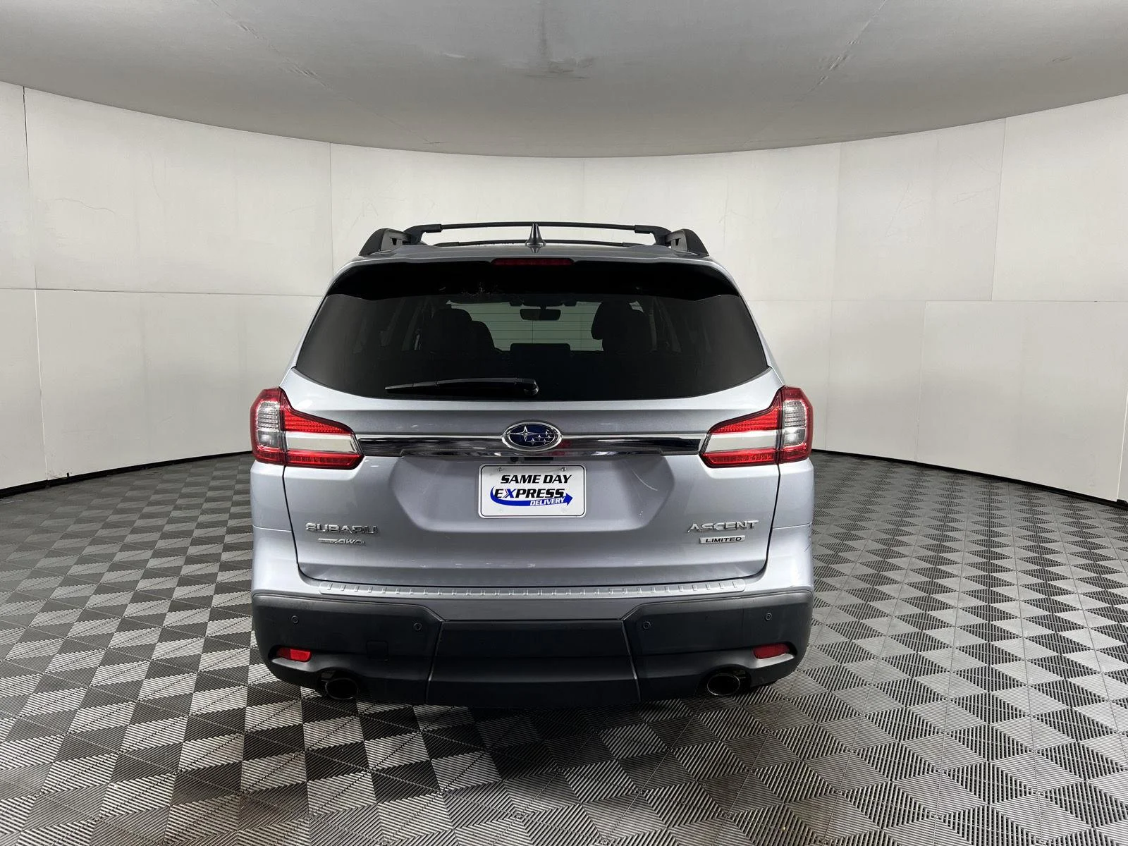 Used 2020 Ice Silver Metallic Subaru Limited image 29