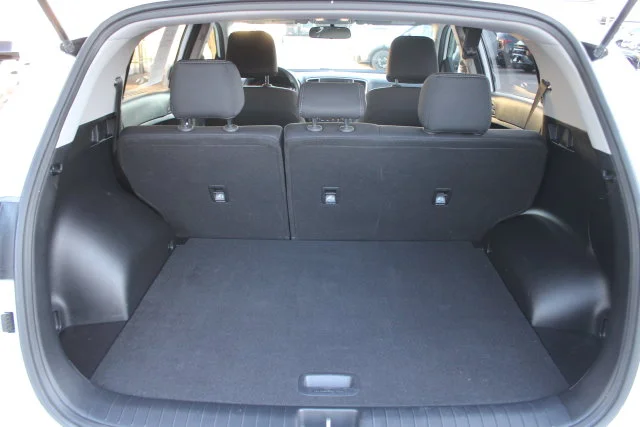 Used 2019 White Kia LX image 25