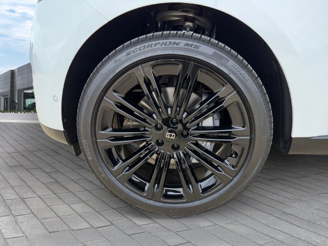 New 2027 Fuji White Land Rover SE image 9